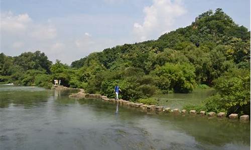 花溪公园和花溪湿地公园哪个好玩一点,花溪公园和花溪湿地公园哪